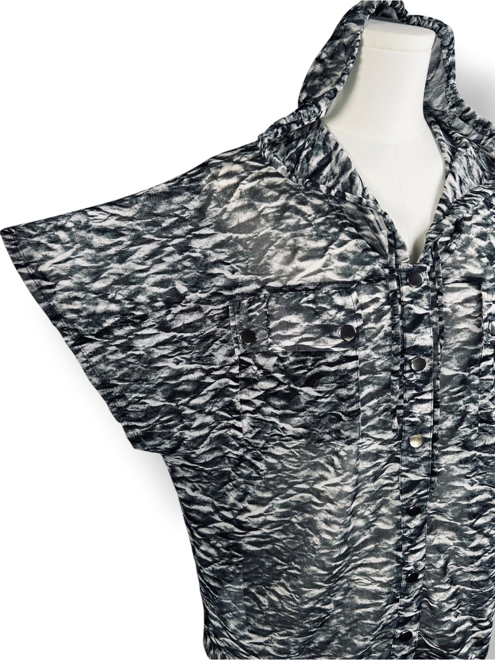 4/$20 Chico’s Weekends Hooded Snap Front Mesh Jacket Top Gray Abstract Print M - Picture 2 of 9